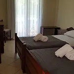 Palace 4* Skyros