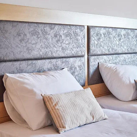 Palace Hotell 4*